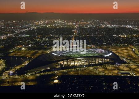 Une vue aérienne du SOFI Stadium, le mardi 14 septembre 2021, à Inglewood, En Californie, le stade accueille les Chargers de Los Angeles et les Los Angeles Banque D'Images