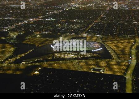Une vue aérienne du SOFI Stadium, le mardi 14 septembre 2021, à Inglewood, En Californie, le stade accueille les Chargers de Los Angeles et les Los Angeles Banque D'Images