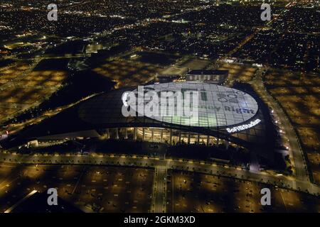 Une vue aérienne du SOFI Stadium, le mardi 14 septembre 2021, à Inglewood, En Californie, le stade accueille les Chargers de Los Angeles et les Los Angeles Banque D'Images