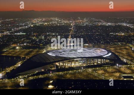 Une vue aérienne du SOFI Stadium, le mardi 14 septembre 2021, à Inglewood, En Californie, le stade accueille les Chargers de Los Angeles et les Los Angeles Banque D'Images