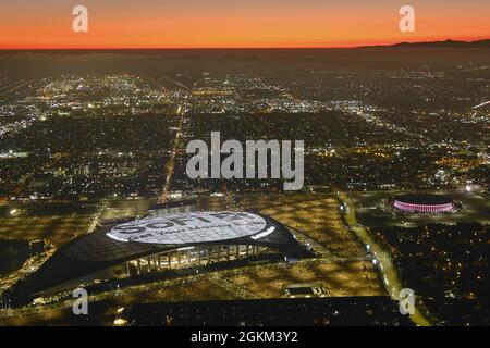 Une vue aérienne du SOFI Stadium, le mardi 14 septembre 2021, à Inglewood, En Californie, le stade accueille les Chargers de Los Angeles et les Los Angeles Banque D'Images
