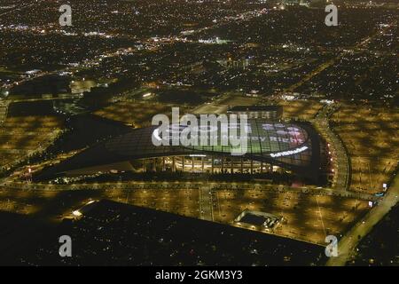 Une vue aérienne du SOFI Stadium, le mardi 14 septembre 2021, à Inglewood, En Californie, le stade accueille les Chargers de Los Angeles et les Los Angeles Banque D'Images
