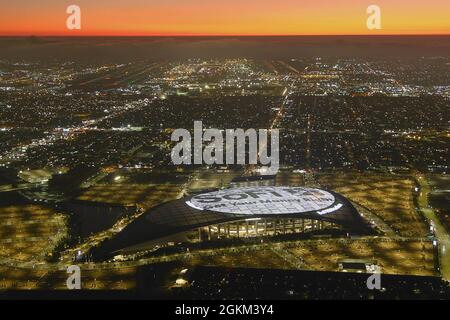 Une vue aérienne du SOFI Stadium, le mardi 14 septembre 2021, à Inglewood, En Californie, le stade accueille les Chargers de Los Angeles et les Los Angeles Banque D'Images