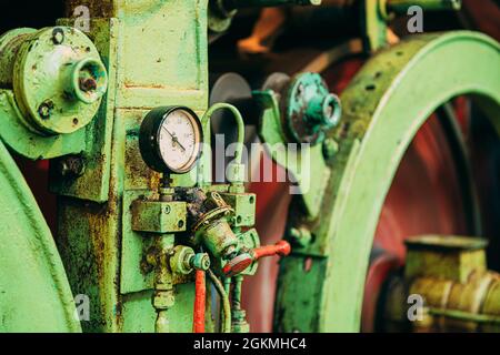 Arbres de l'ancienne machine de fabrication du papier à la papeterie. Détails Banque D'Images
