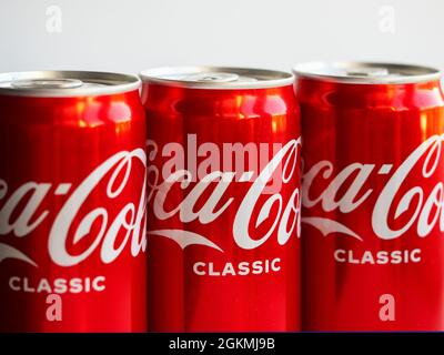 Dans cette photo illustration boîtes de Coca-Cola Banque D'Images