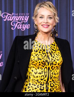 L'actrice Sharon Stone assiste à la première du film de New York « The Eyes of Tammy Faye » au SVA Theatre de New York le 14 septembre 2021. (Photo de Gabriele Holtermann/Sipa USA) crédit: SIPA USA/Alay Live News Banque D'Images