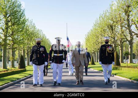 Le parti officiel arrive pour une cérémonie au cimetière américain Oise-Aisne près de Seringes-et-Nesles, France, le 30 mai 2021. La cérémonie a eu lieu le week-end du jour du souvenir en commémoration du 103e anniversaire de la bataille de Belleau Wood, qui a eu lieu en l'honneur de l'héritage des membres du service qui ont donné leur vie en défense des États-Unis et des alliés européens. C'était la première fois depuis la bataille, il y a plus d'un siècle, que des membres du corps des Marines des États-Unis, de l'armée américaine, de la marine des États-Unis, des militaires français et allemands étaient tous présents pour les cérémonies. Banque D'Images