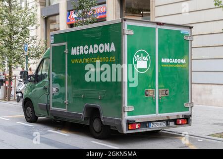 VALENCE, ESPAGNE - 13 SEPTEMBRE 2021. Camion de livraison à domicile de la chaîne de supermarchés Mercadona Banque D'Images