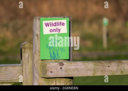 Panneau « Wildlife Only », Caerlaverock Wildfowl and Wetlands Trust, Dumfries & Galloway, Écosse, Royaume-Uni Banque D'Images