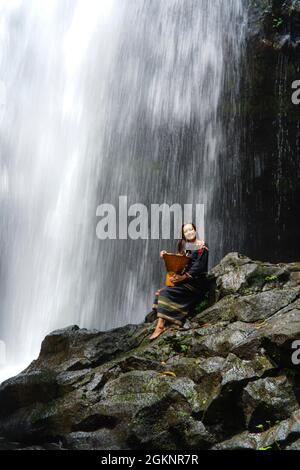 Belle cascade de Luu Ly dans la province de Dak Nong au centre du Vietnam Banque D'Images