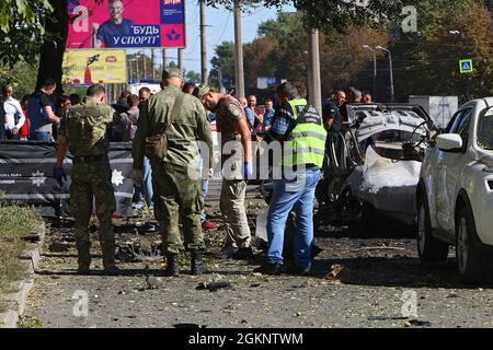 DNIPRO, UKRAINE - 15 SEPTEMBRE 2021 - deux personnes sont mortes lorsqu'une voiture Nissan Primera a explosé dans l'avenue Bohdan Khmelnytsky, Dnipro, Ukraine orientale crédit: UKRINFORM/Alay Live News Banque D'Images