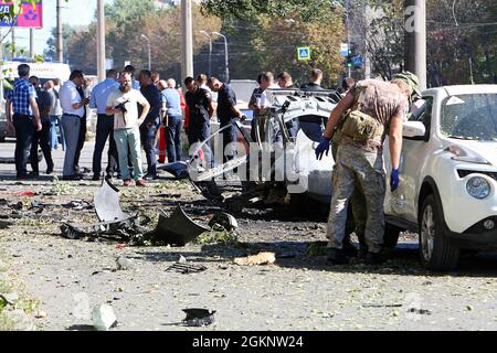 DNIPRO, UKRAINE - 15 SEPTEMBRE 2021 - deux personnes sont mortes lorsqu'une voiture Nissan Primera a explosé dans l'avenue Bohdan Khmelnytsky, Dnipro, Ukraine orientale crédit: UKRINFORM/Alay Live News Banque D'Images