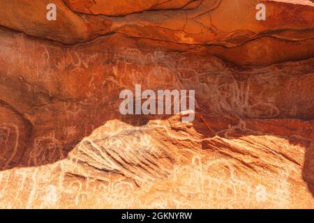 Vue rapprochée des pétroglyphes aborigènes de Mundee, parc national du Mont Augustus, Australie occidentale Banque D'Images