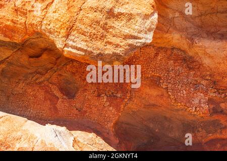 Vue rapprochée des formations rocheuses de grès orange de Mundee, parc national du Mont Augustus, Australie occidentale Banque D'Images