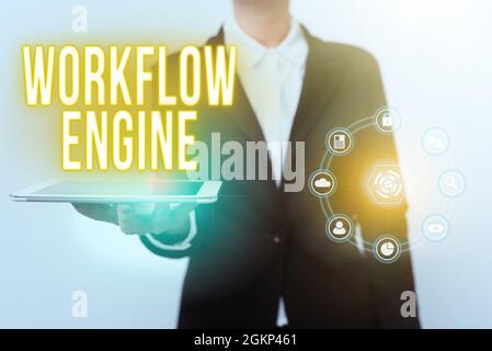 Écriture affichage de texte moteur de workflow. Application logicielle de présentation d'entreprise qui gère les processus d'entreprise Woman dans Uniform Displaying Mobile Banque D'Images