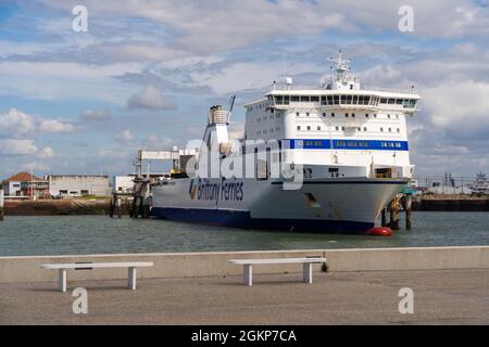 Le Havre, France - 8 août 2021 : Brittany Ferries est le nom commercial de la compagnie maritime française. Ferry au port du Havre Banque D'Images