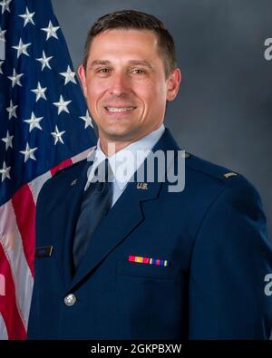 2e lieutenant Brian A. Harris, candidat à l'aumônier, photo officielle prise à la base de réserve aérienne Homestead, FL., 11 juin 2021. Le Programme des candidats à l'aumônerie de la Force aérienne offre aux étudiants de séminaire et d'autres écoles religieuses professionnelles la possibilité de voir si leurs antécédents et leur expérience sont adaptés à la mise en service comme aumônier de la Force aérienne. Banque D'Images