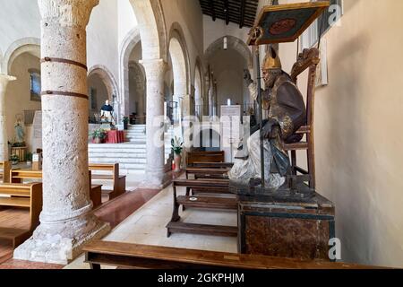 Bevagna Ombrie Italie. Église San Michele Arcangelo sur la place San Silvestro Banque D'Images