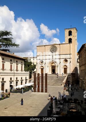 Todi Ombrie Italie. Concattedrale della Santissima Annunziata. Cathédrale. Piazza del Popolo Banque D'Images