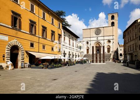 Todi Ombrie Italie. Concattedrale della Santissima Annunziata. Cathédrale. Piazza del Popolo Banque D'Images