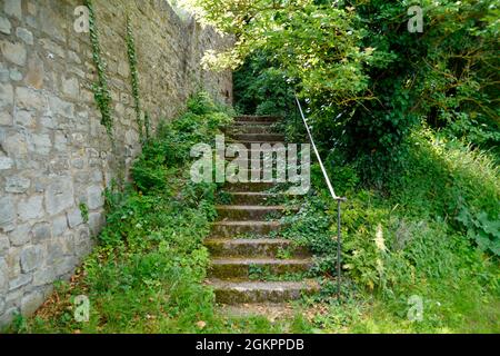 Une belle vue sur un escalier de la forteresse de Marienberg dans la ville de Wuerzburg en Allemagne Banque D'Images