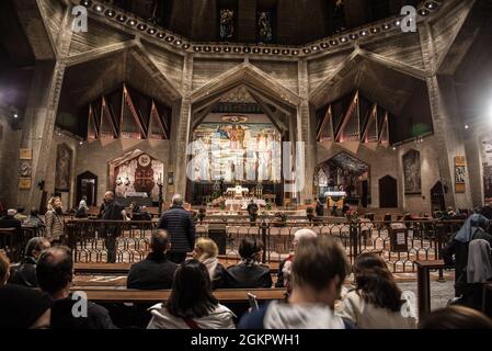 Messe de Noël à la basilique de l'Annonciation de Nazareth, Israël Banque D'Images