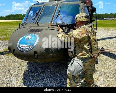 Des soldats de la Charlie Company, 1er Bataillon d'hélicoptères d'assaut, ont été déployés au joint Readiness Training Centre (JRTC) de fort Polk, en Louisiane, pour un entraînement annuel, de mai 28 à juin 24. Banque D'Images