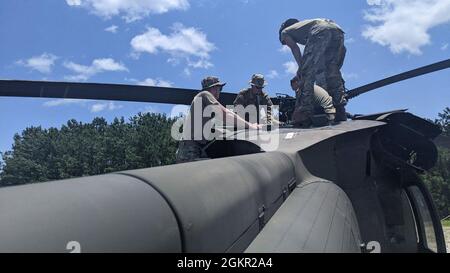 Des soldats de la Charlie Company, 1er Bataillon d'hélicoptères d'assaut, ont été déployés au joint Readiness Training Centre (JRTC) de fort Polk, en Louisiane, pour un entraînement annuel, de mai 28 à juin 24. Banque D'Images