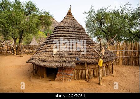 Refuge traditionnel de la tribu Laarim, Boya Hills, Equatoria de l'est, Soudan du Sud, Afrique Banque D'Images