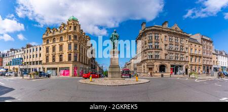 Vue de William Pitt la plus jeune statue sur George Street, Édimbourg, Écosse, Royaume-Uni, Europe Banque D'Images