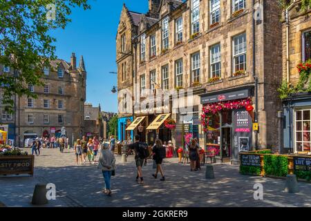 Vue sur les cafés et restaurants du Grassmarket, Edimbourg, Lothian, Ecosse, Royaume-Uni, Europe Banque D'Images