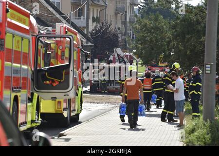 Korycany, République tchèque. 15 septembre 2021. Plusieurs personnes ont été blessées lors de l'explosion d'une maison à Korycany, près de Kromeriz, République tchèque, le 15 septembre 2021. Crédit: Dalibor Gluck/CTK photo/Alamy Live News Banque D'Images