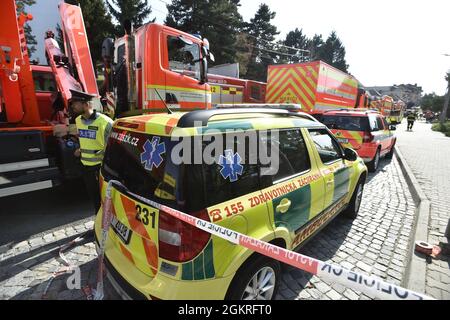 Korycany, République tchèque. 15 septembre 2021. Plusieurs personnes ont été blessées lors de l'explosion d'une maison à Korycany, près de Kromeriz, République tchèque, le 15 septembre 2021. Crédit: Dalibor Gluck/CTK photo/Alamy Live News Banque D'Images