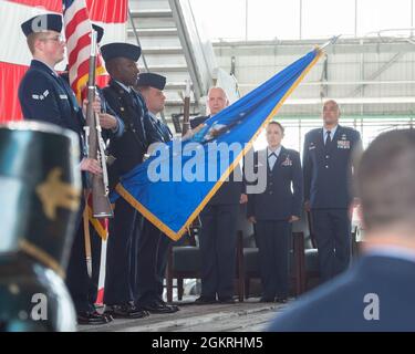 Le 88e Escadron de soutien aux opérations tient une cérémonie de passation de commandement à la base aérienne Wright-Patterson, en Ohio, le 21 juin 2021. Au cours de la cérémonie, le lieutenant-colonel Laura porter a cédé le commandement au lieutenant-colonel Donald Roley. Banque D'Images