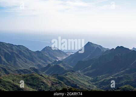 Vue panoramique depuis El Bailadero , les montagnes d'Anaga, Tenerife, Espagne Banque D'Images