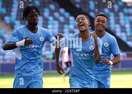 Oscar Bobb de Manchester City célèbre le deuxième but de son équipe lors de la Ligue de la jeunesse de l'UEFA, le groupe A au stade de l'Académie de Manchester City. Date de la photo: Mercredi 15 septembre 2021. Banque D'Images