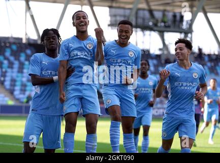 Oscar Bobb de Manchester City célèbre le deuxième but de son équipe lors de la Ligue de la jeunesse de l'UEFA, le groupe A au stade de l'Académie de Manchester City. Date de la photo: Mercredi 15 septembre 2021. Banque D'Images