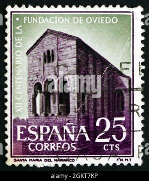 ESPAGNE - VERS 1961: Un timbre imprimé en Espagne montre l'église Sainte Marie, Naranco, vers 1961 Banque D'Images