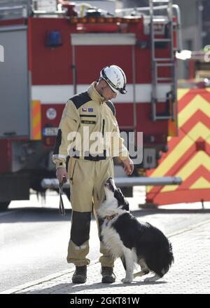 Korycany, République tchèque. 15 septembre 2021. Plusieurs personnes ont été blessées lors de l'explosion d'une maison à Korycany, près de Kromeriz, République tchèque, le 15 septembre 2021. Crédit: Dalibor Gluck/CTK photo/Alamy Live News Banque D'Images