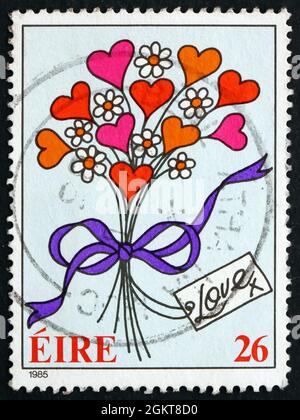 IRLANDE - VERS 1985: Un timbre imprimé en Irlande montre bouquet de coeurs, Greetings Stamp, vers 1985 Banque D'Images
