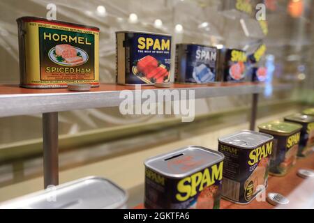 Exposition de spam en conserve de différentes périodes dans Spam Museum.Austin.Minnesota.USA Banque D'Images