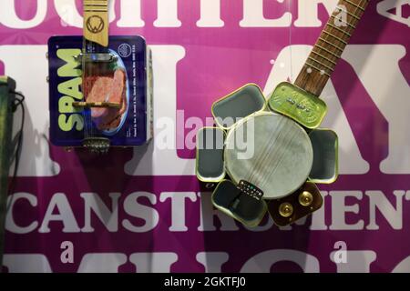 Spam Canstruments joué par les musiciens pendant 2015 SPAMERICAN tour exposition dans Spam Museum.Austin.Minnesota.USA Banque D'Images