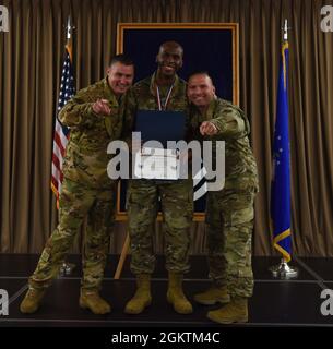 Un technicien Le Sgt. Choisit le 319e Groupe des opérations pose pour une photo lors d'une cérémonie de remise en liberté le 30 juin 2021 à la base aérienne de Grand Forks, N.D. L'OG 319 est responsable de toutes les opérations actives du service RQ-4 Global Hawk. Banque D'Images