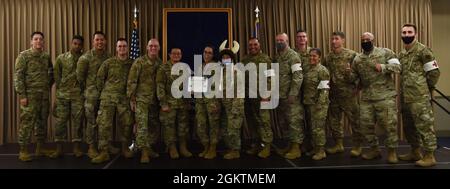 Un technicien Le sergent SELECT du 319e Escadron de préparation médicale pose pour une photo lors d’une cérémonie de remise en liberté le 30 juin 2021 à la base aérienne de Grand Forks, N.D. Le SRMM de 319 fournit une assistance médicale à la base personnelle pour garder tout le monde en bonne santé et prêt à la mission. Banque D'Images