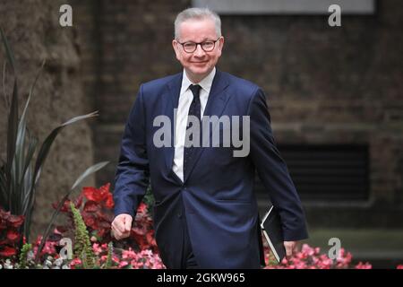 Londres, Royaume-Uni. 15 septembre 2021. Michael Gove devient le nouveau secrétaire d'État au logement, aux collectivités et au gouvernement local. Les ministres et les éventuels nouveaux membres du cabinet arrivent et quittent le 10 Downing Street pour le remaniement du cabinet de Boris Johnson aujourd'hui. Credit: Imagetraceur/Alamy Live News Banque D'Images