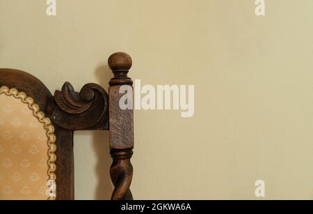 Détail de la chaise en bois antique à motif orge Banque D'Images