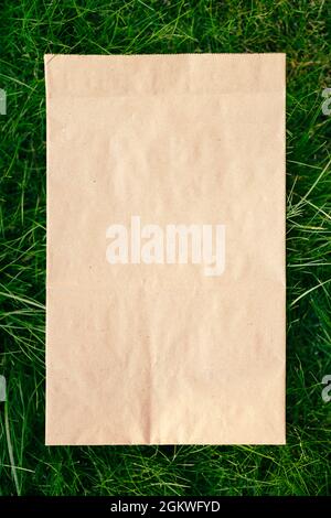 Vue de dessus du cadre carré, aménagement créatif de pelouse en herbe verte avec forfait Craft respectueux de l'environnement Banque D'Images