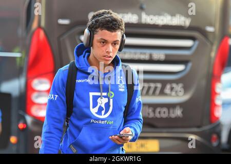 NOTTINGHAM, ROYAUME-UNI. 15 SEPT Brennan Johnson de la forêt de Nottingham arrive devant le match de championnat Sky Bet entre Nottingham Forest et Middlesbrough au City Ground, Nottingham, le mercredi 15 septembre 2021. (Credit: Jon Hobley | MI News) Credit: MI News & Sport /Alay Live News Banque D'Images