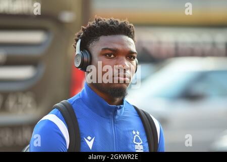 NOTTINGHAM, ROYAUME-UNI. 15 SEPT Loic MBE Soh de Nottingham Forest arrive devant le match de championnat Sky Bet entre Nottingham Forest et Middlesbrough au City Ground, Nottingham, le mercredi 15 septembre 2021. (Credit: Jon Hobley | MI News) Credit: MI News & Sport /Alay Live News Banque D'Images