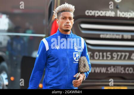 NOTTINGHAM, ROYAUME-UNI. 15 SEPT Lyle Taylor of Nottingham Forest arrive devant le match de championnat Sky Bet entre Nottingham Forest et Middlesbrough au City Ground, à Nottingham, le mercredi 15 septembre 2021. (Credit: Jon Hobley | MI News) Credit: MI News & Sport /Alay Live News Banque D'Images